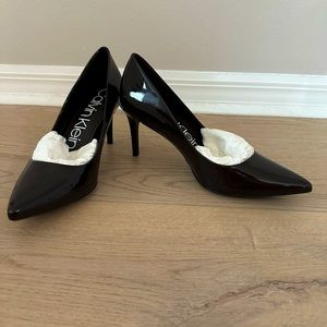 NEW- Calvin Klein Gayle BROWN Patent Leather Pointed Toe Heels- color Mahogany